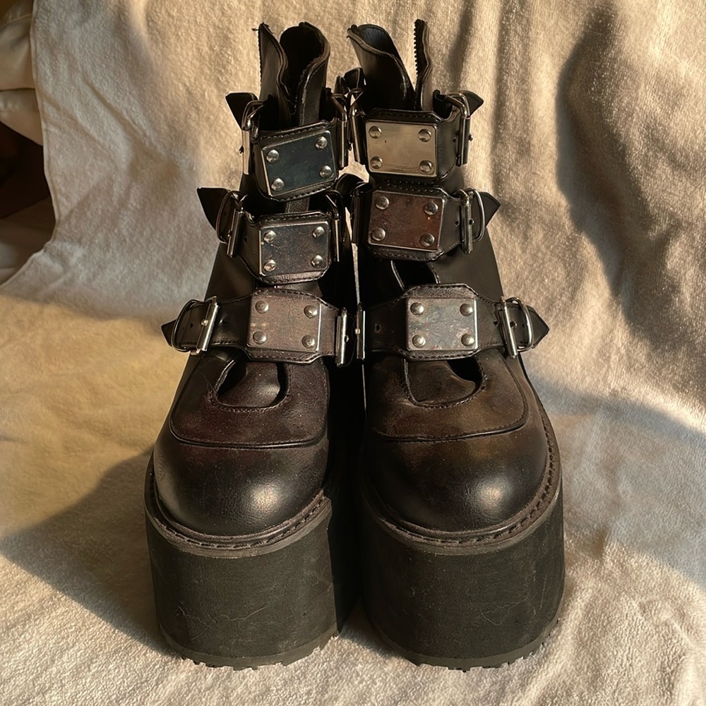Demonia boots low ankle